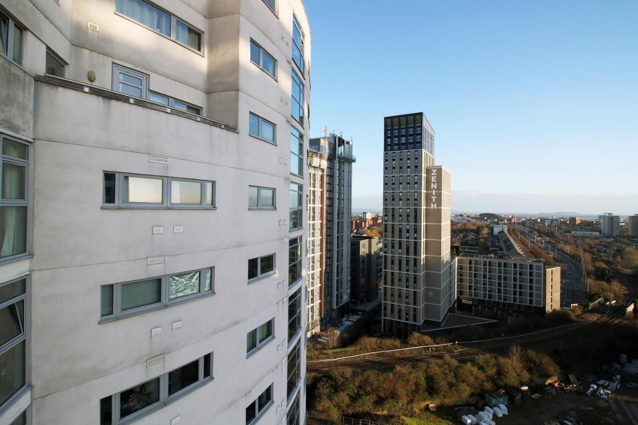 The Skyline - Luxury City Centre Flat With Designated Parking Cardiff Exteriör bild