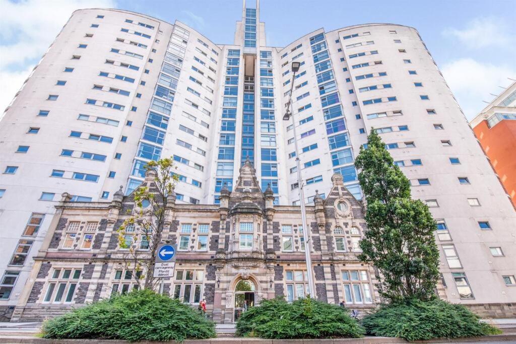 The Skyline - Luxury City Centre Flat With Designated Parking Cardiff Exteriör bild